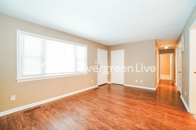 Foto del edificio - 4698 Dundee Ave