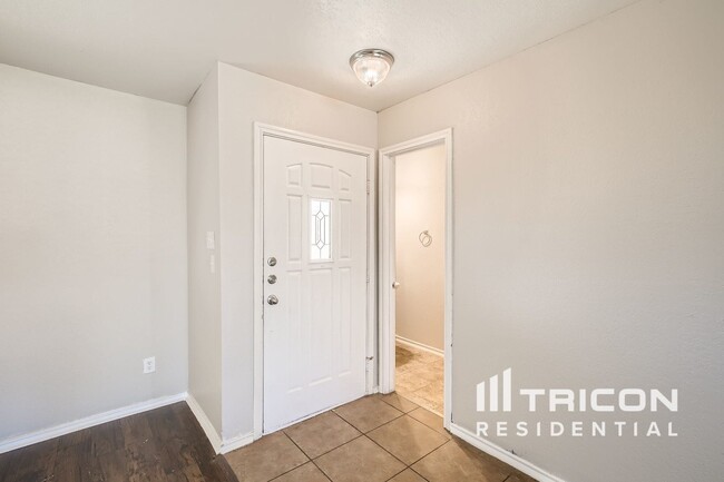 Foto del edificio - 1537 Cap Stone Ridge