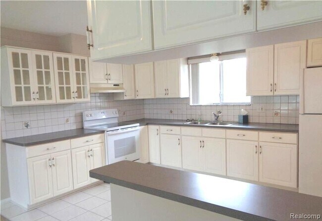 Foto del edificio - 45056 Platt St