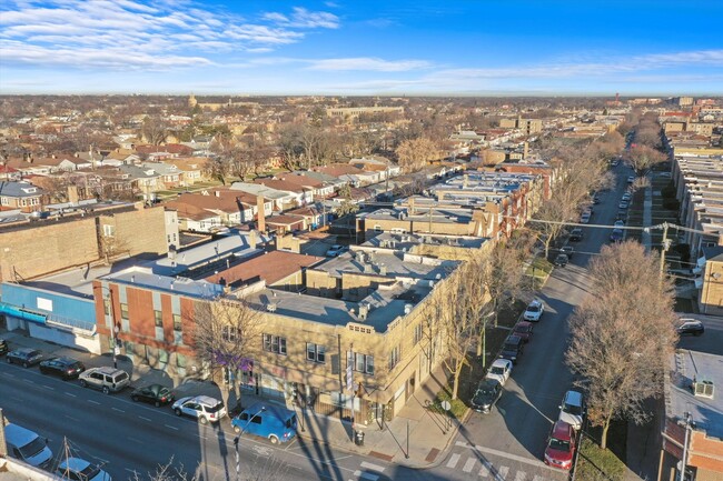 Foto del edificio - 5636 W Diversey Ave