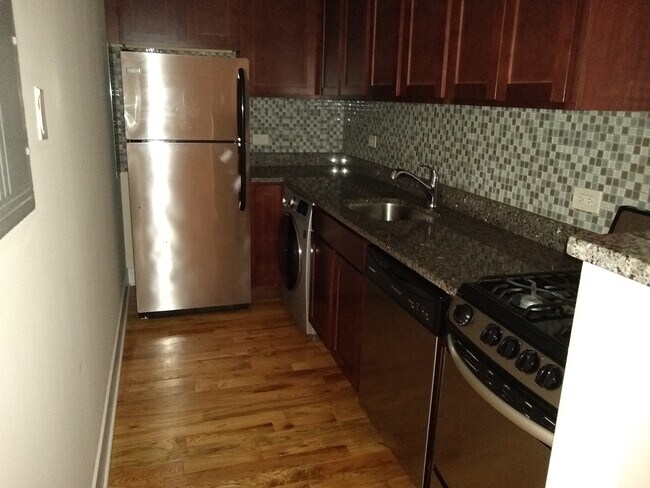 Building Photo - 555 W Arlington