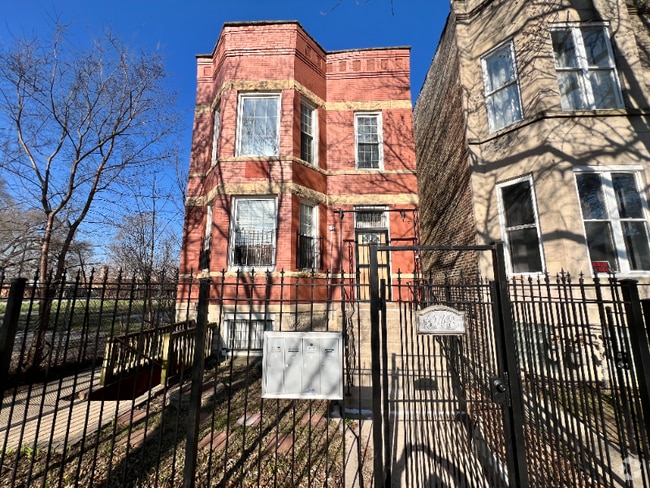 Building Photo - 6148 S May St
