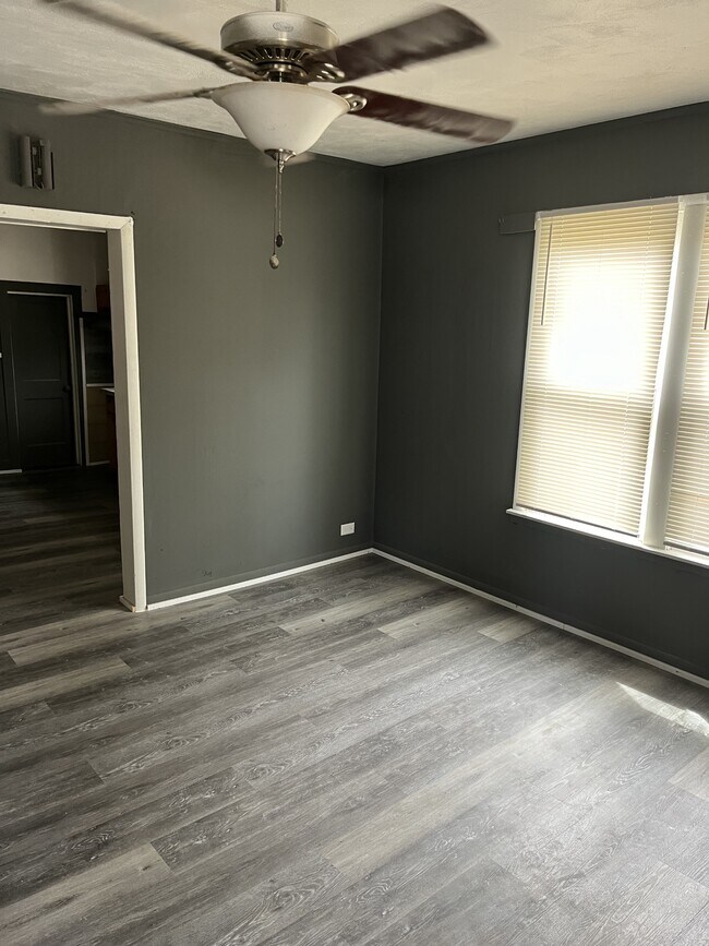 Foto del edificio - 205 Andrew Springs Dr