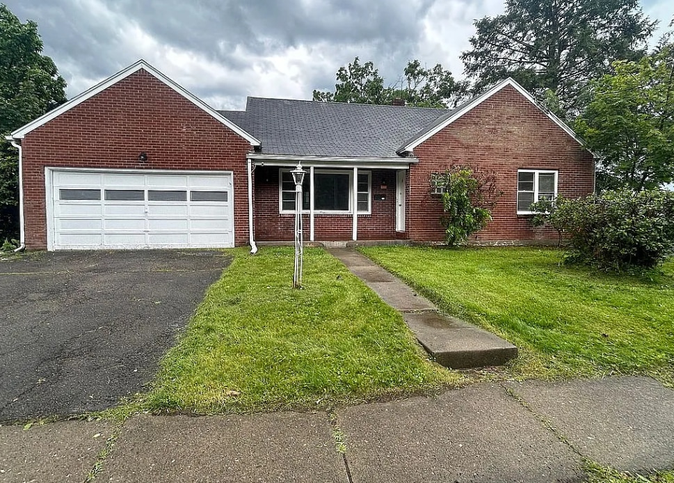 Primary Photo - 412 Maple St
