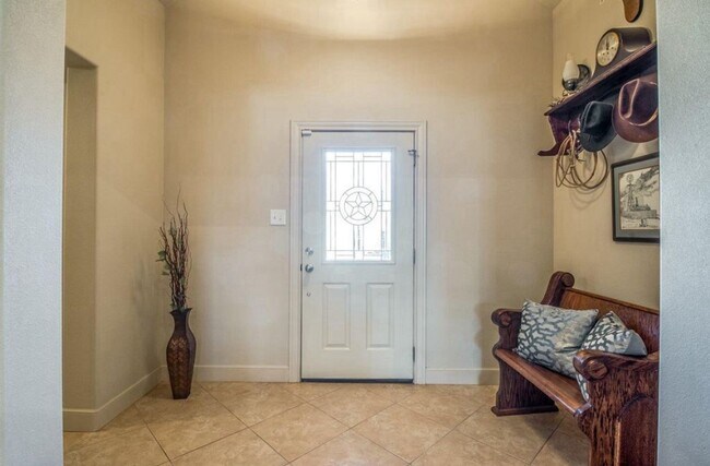 Building Photo - 4 Bedroom 3 Bath, located in Wolfforth, TX