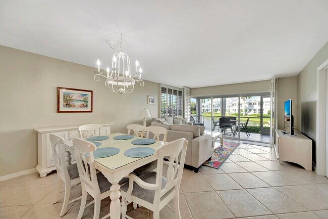 Foto del edificio - 6131 Pelican Bay Blvd