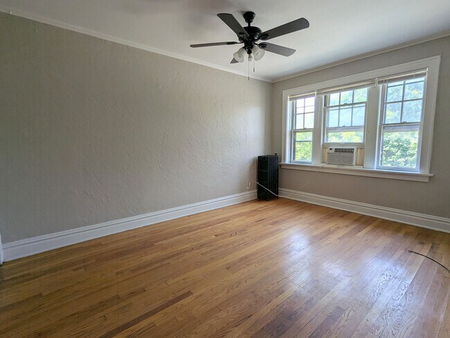 Foto del edificio - Move-In Special! Freshly Updated Southampt...