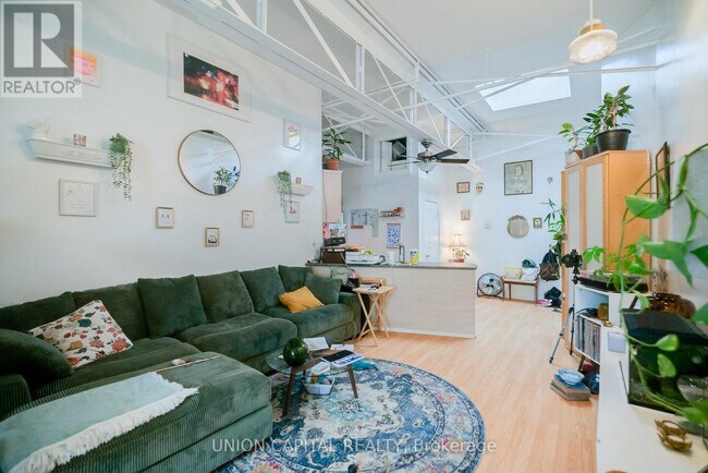 Photo du bâtiment - 1463 Davenport Rd