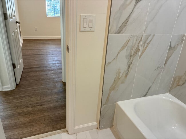 Building Photo - Room in House on Lincoln St SW