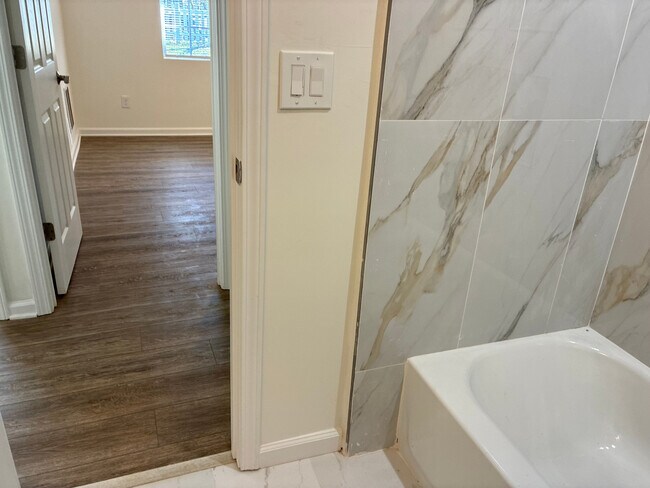 Foto del edificio - Room in House on Lincoln St SW