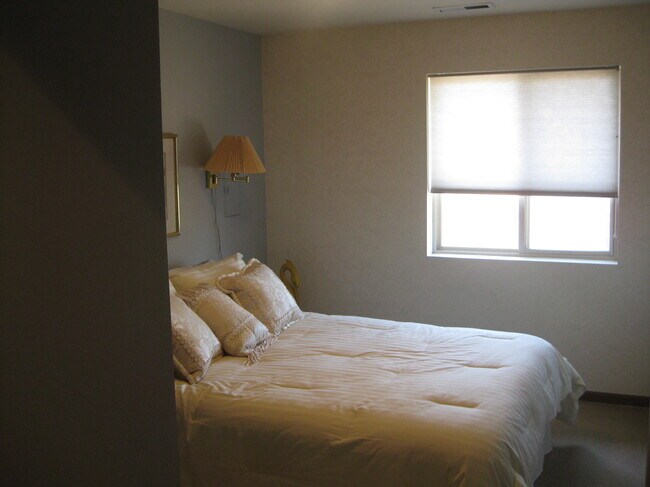 2-Bed Room - 1853 Eagle Lake Dr