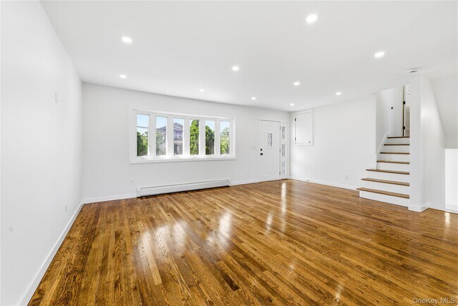 Foto del edificio - 561 Woodbury Rd