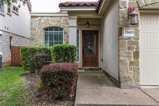 Foto del edificio - 15400 Interlachen Dr