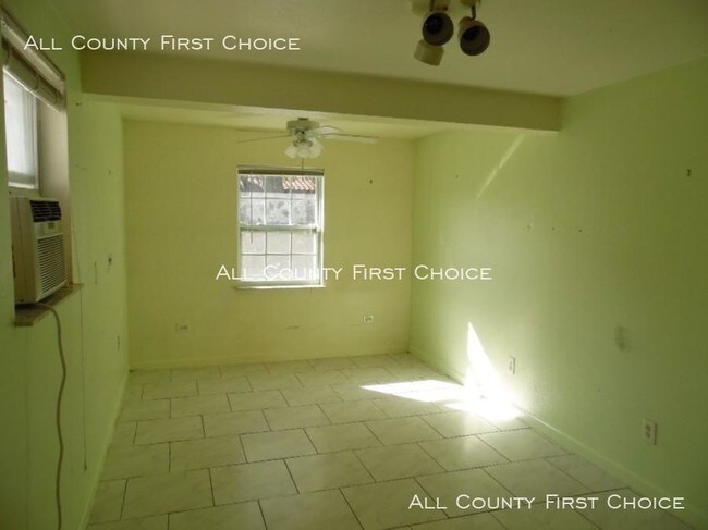 Building Photo - bedroom in St Petersburg FL 33710
