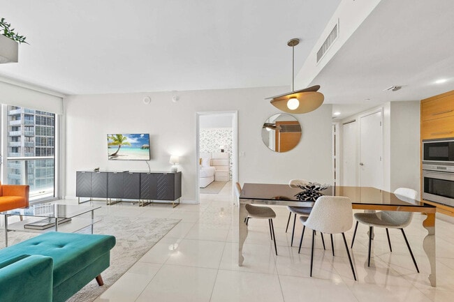 Building Photo - 485 Brickell Ave