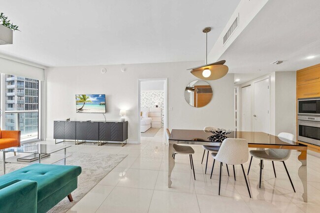 Building Photo - 485 Brickell Ave