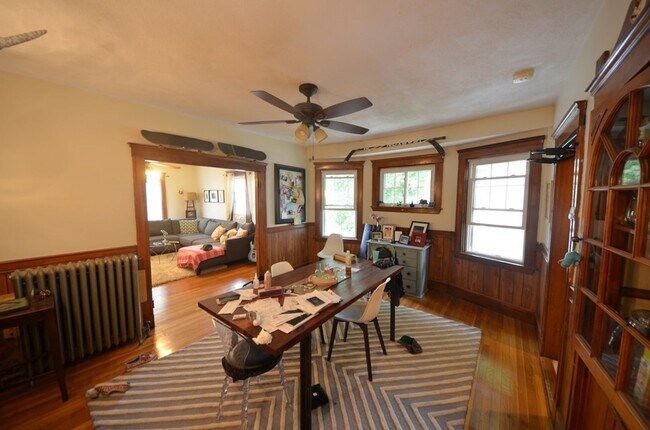 Foto del edificio - Very nice 3 bed 1 bath in Brighton.... SEPT 1ST MOVE IN