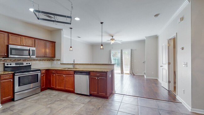 Foto del edificio - Townhome living in Richmond Hill's Creekside Subdivision - Community Pool and Playground