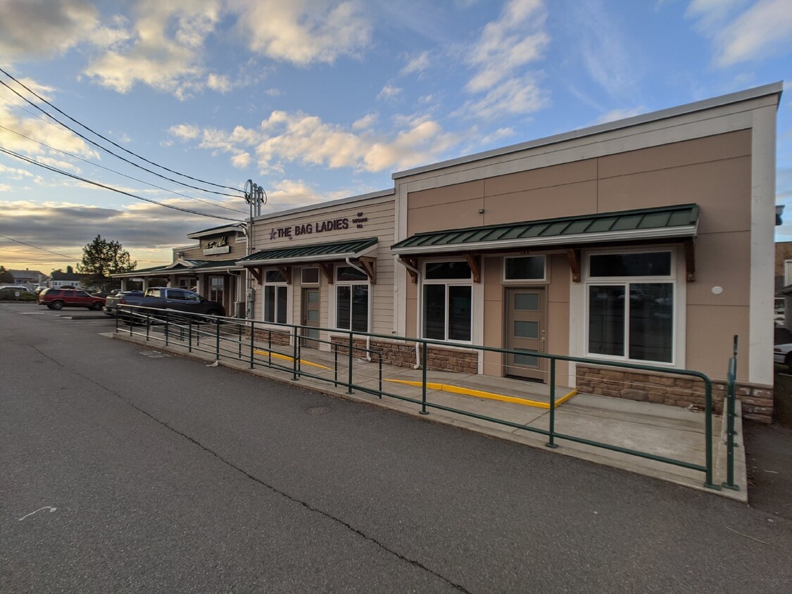 Primary Photo - 2 bed 2 bath apartment in the heart of dow...