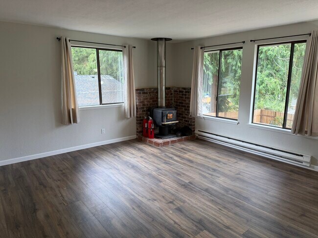 Building Photo - 1485 Timber Trail Rd E
