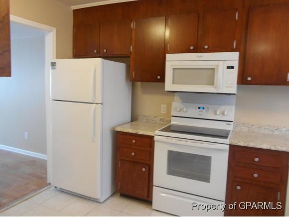 Foto del edificio - 3000 Golden Rd