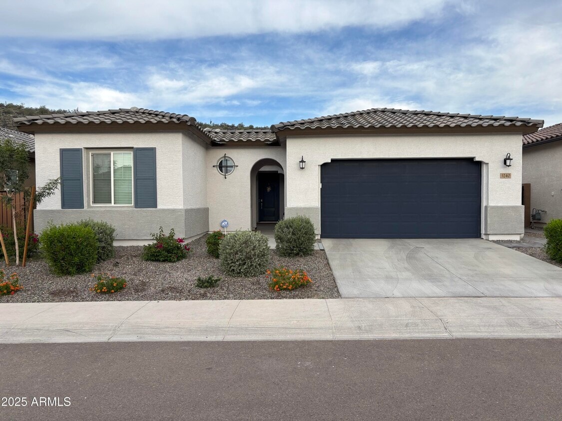 Foto principal - 3240 W Peak View Rd