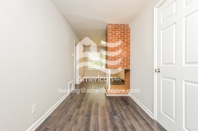 Building Photo - 3965 Mosley Dr