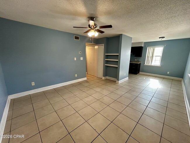 Foto del edificio - 6321 Lenawee St