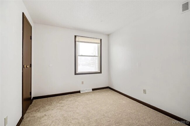 Building Photo - 301 Kaymar Dr