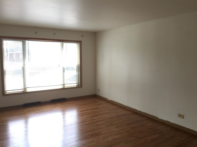 Building Photo - 1620 Maple Ln