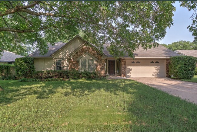 Building Photo - 3 Bed | 2 Bath in Bixby!