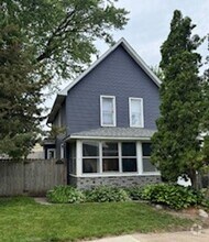 Building Photo - 304 10th Ave S