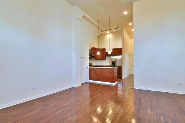 Foto del edificio - 1761 W Augusta Blvd