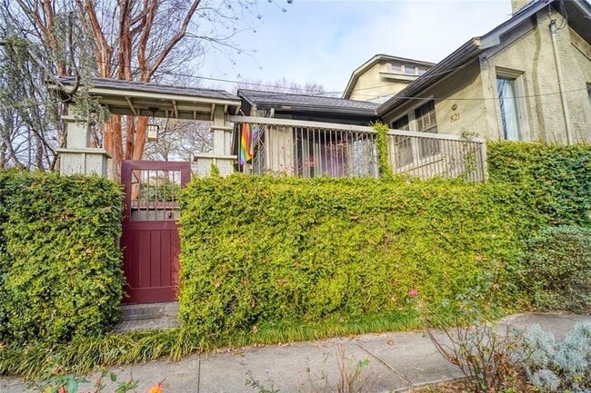 Building Photo - 821 Penn Ave NE