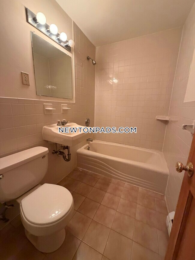 Building Photo - 282 Grove St