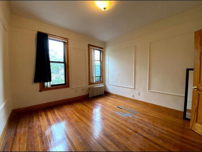 Building Photo - 31-16 36th Avenue