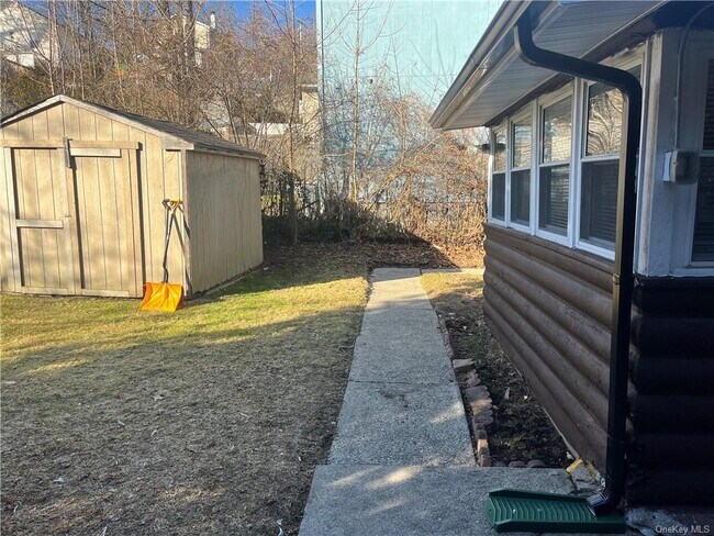 Building Photo - 110 Spring Rd