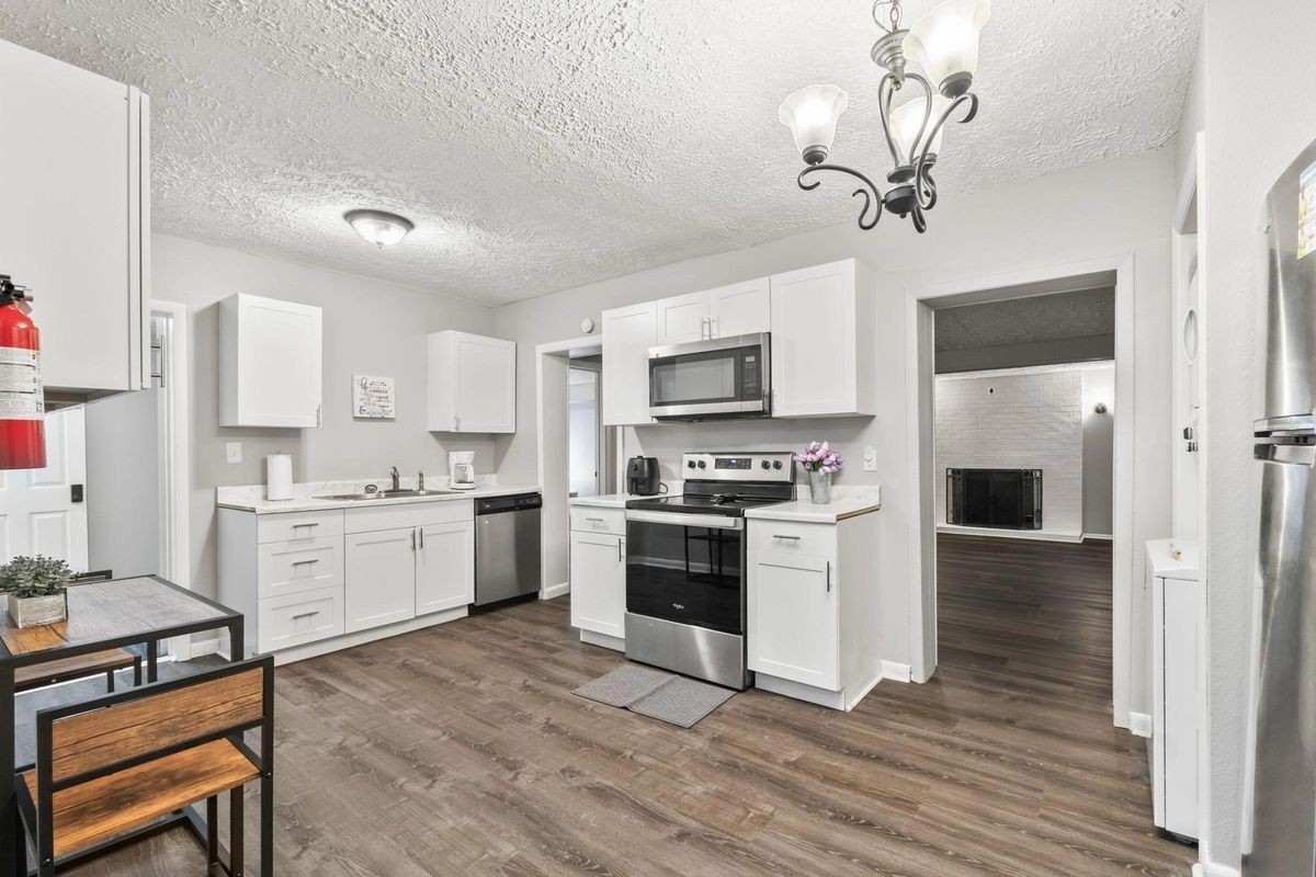 Foto del edificio - 4731 E Castlewood Dr