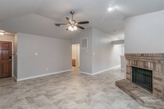 Building Photo - 2312 Shady Turf Dr