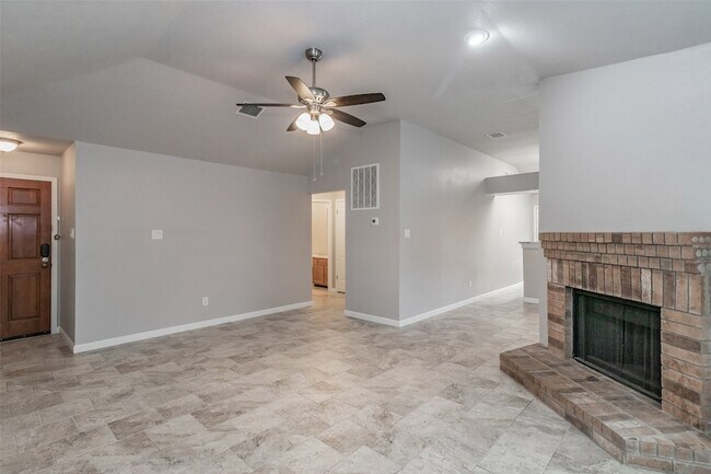 Foto del edificio - 2312 Shady Turf Dr