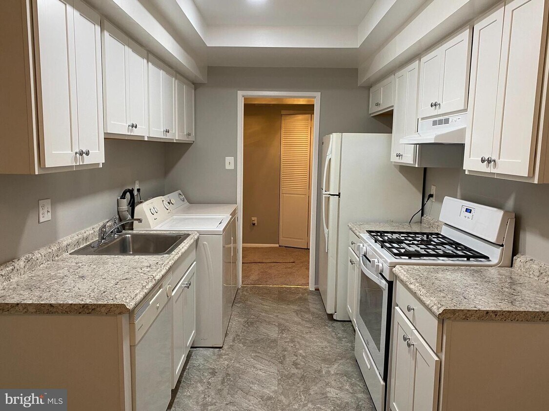 10228 Prince Pl Unit 14T1, Upper Marlboro, MD 20774 Room for Rent in