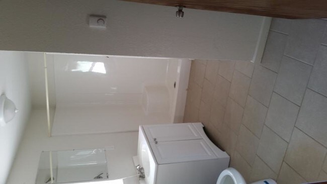 Building Photo - 240 E Houghton Lake Dr