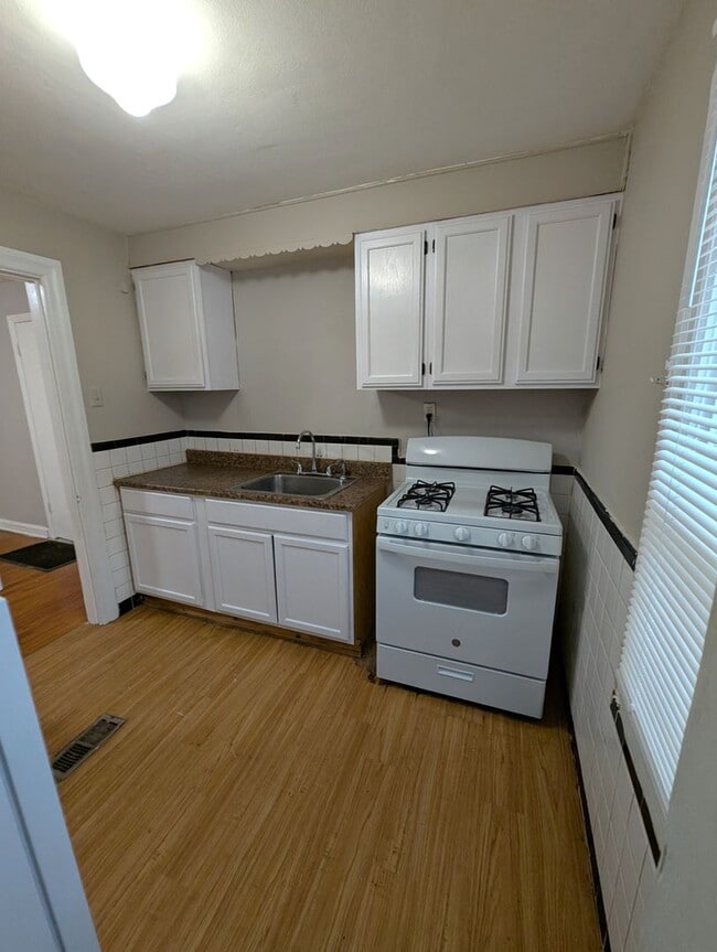 Building Photo - Single Family Charmer in Jennings - Sectio...