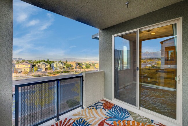 Foto del edificio - MOUNTAIN VIEW SUMMERLIN CONDO IN GATED COM...