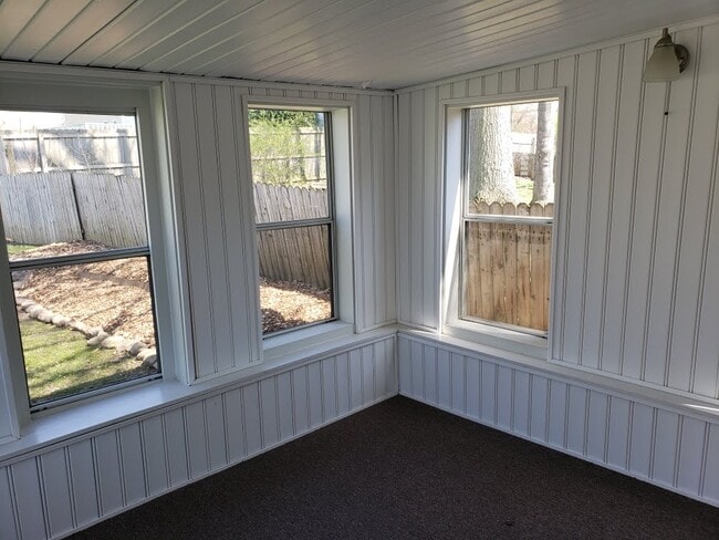 Sun porch - 4619 West St