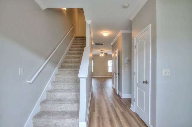 Foto del edificio - 735 Tulip Grove Rd