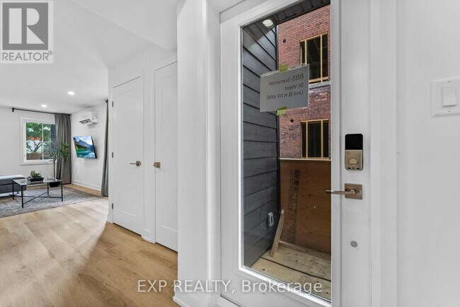 Photo du bâtiment - 885 Somerset St W