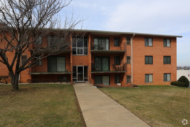 Building Photo - Edgewood Apartments