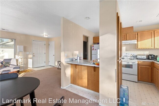 Building Photo - 811-811 Blueberry Ln