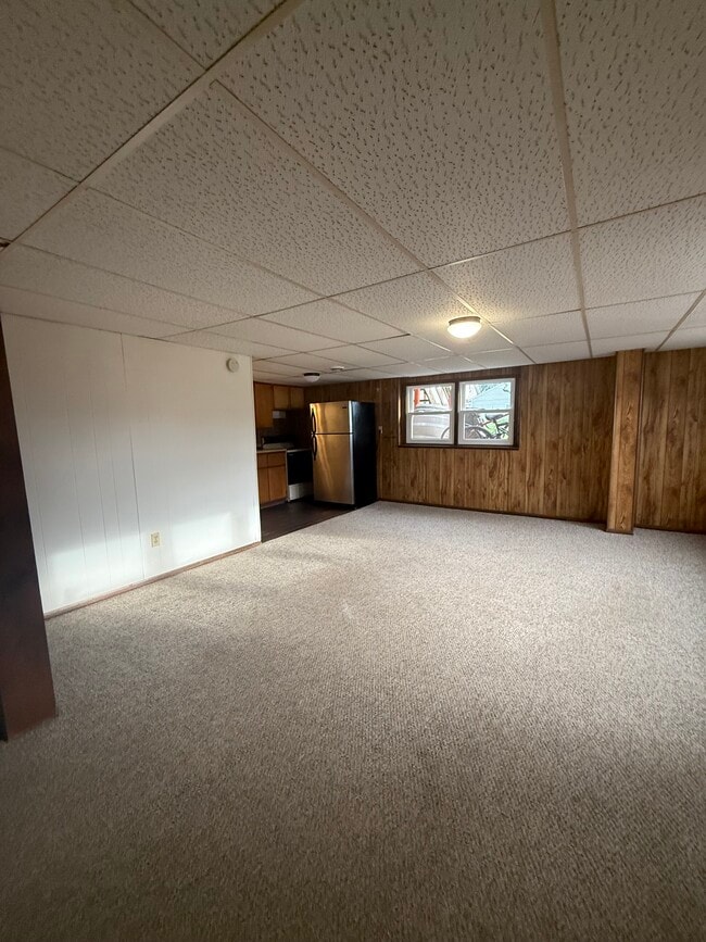 Building Photo - 533 W Cherry St
